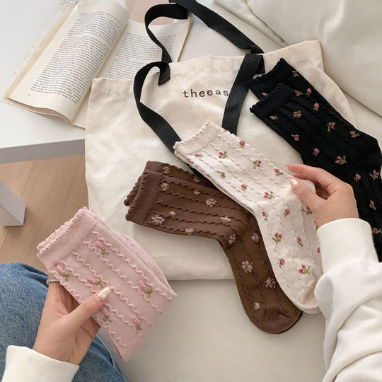 Lässige Blumenstrümpfe