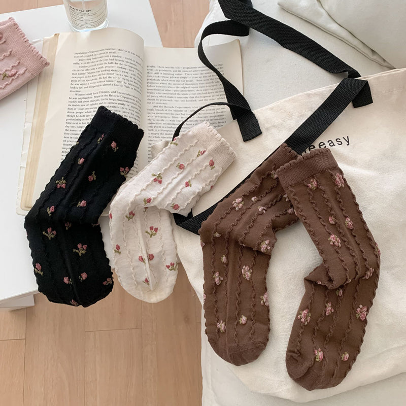 Lässige Blumenstrümpfe