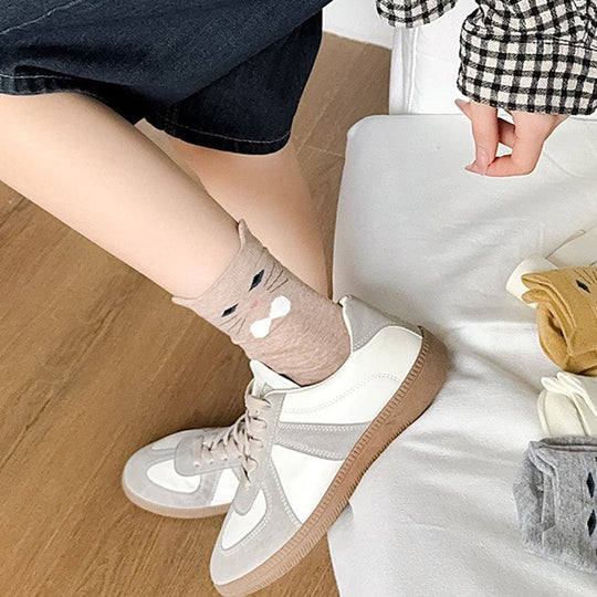 Lässige Socken mit Katzenmuster