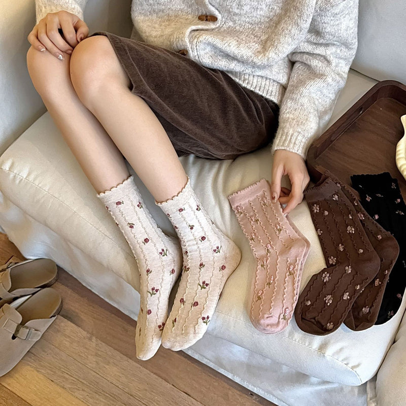 Lässige Blumenstrümpfe