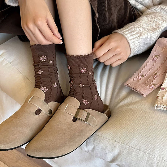 Lässige Blumenstrümpfe