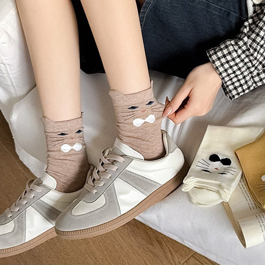 Lässige Socken mit Katzenmuster