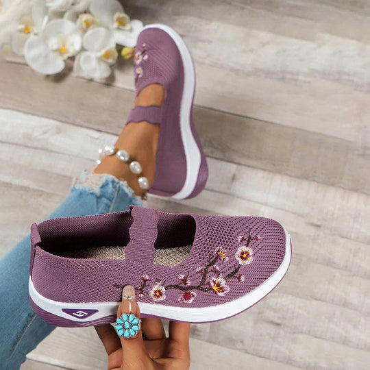 Atmungsaktive mit Blumen bestickte Schuhe