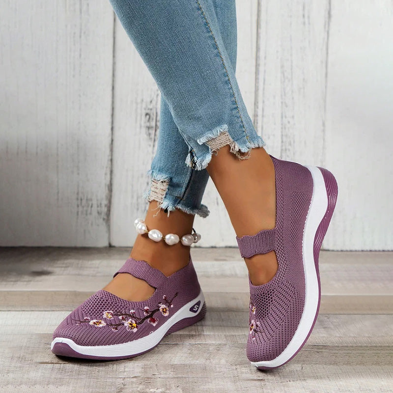 Atmungsaktive mit Blumen bestickte Schuhe