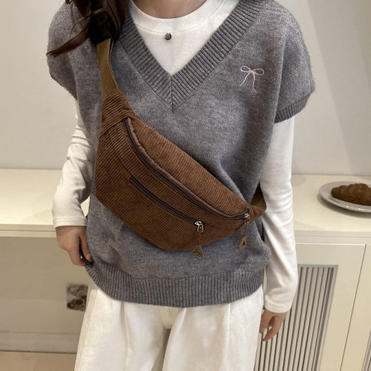 Entspannter farbenfroher Schultertasche