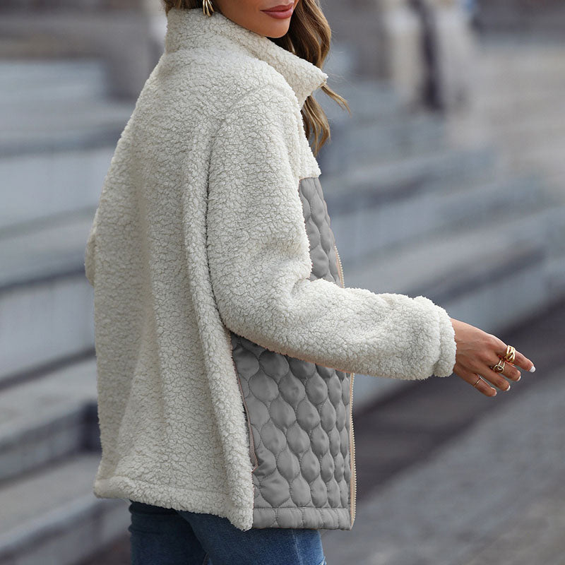 Gemusterter warmer Plüschmantel