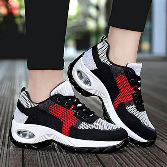 Atmungsaktive Körbe in Farbblöcken