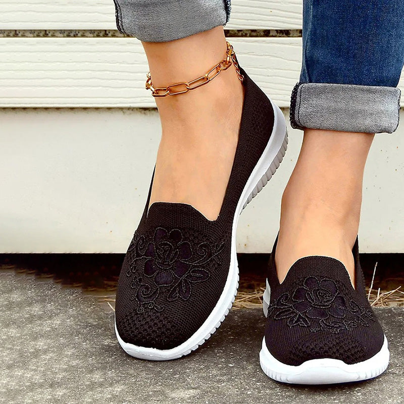 Atmungsaktive mit Blumen bestickte Schuhe