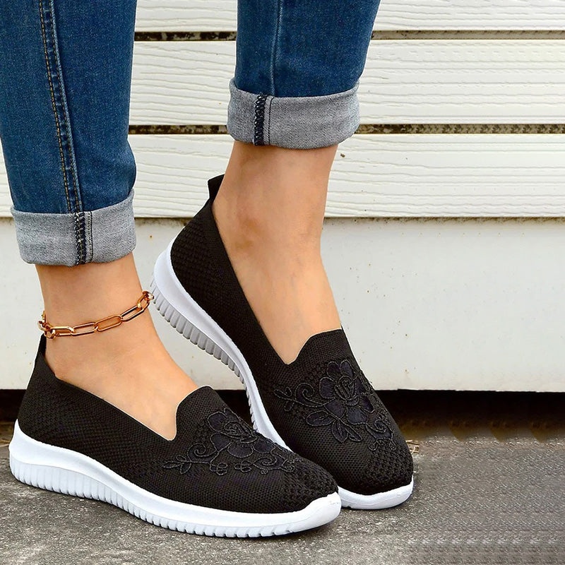 Atmungsaktive mit Blumen bestickte Schuhe