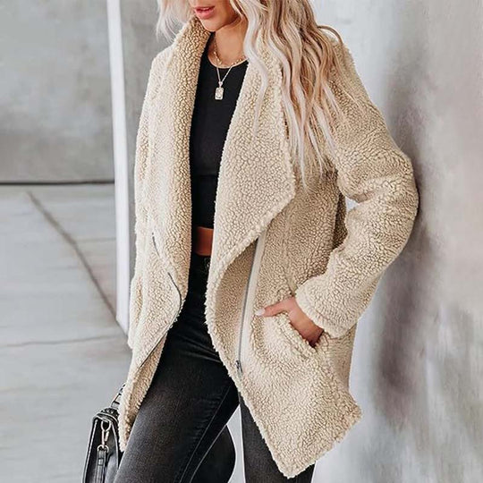 Bequemer warmer Plüschmantel