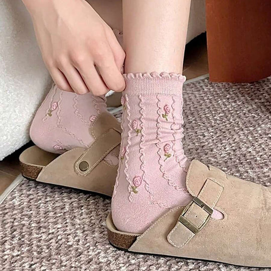 Lässige Blumenstrümpfe