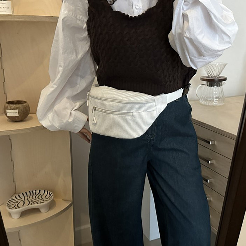 Entspannter farbenfroher Schultertasche