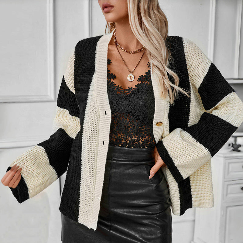 Lässig gestrickter Cardigan mit Streifen