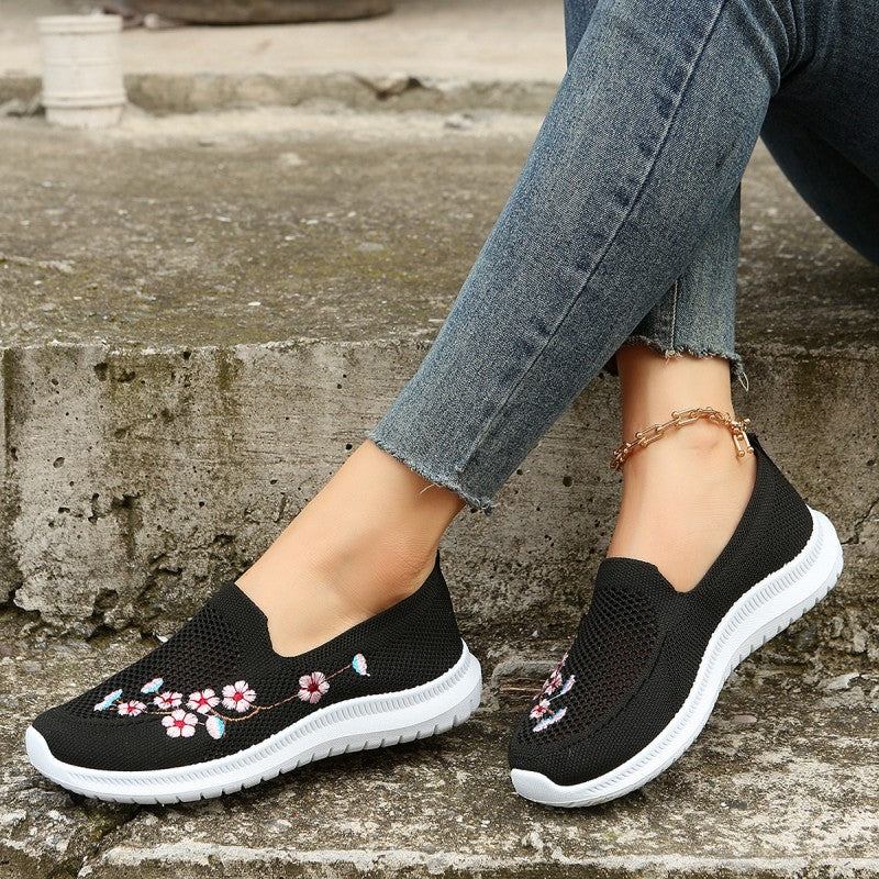 Atmungsaktive Schuhe mit Blumenstickerei