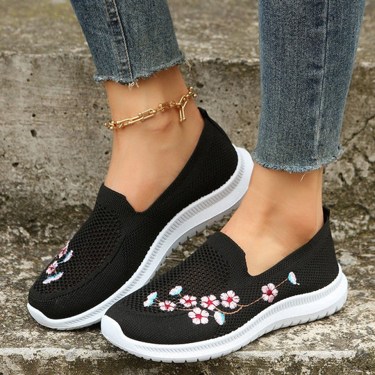 Atmungsaktive Schuhe mit Blumenstickerei