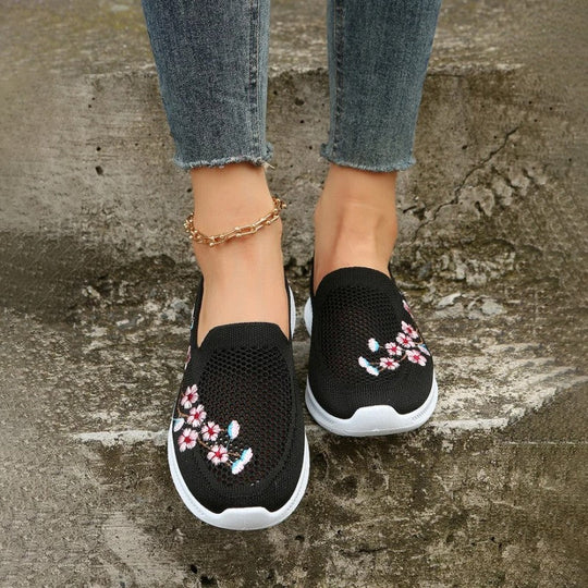 Atmungsaktive Schuhe mit Blumenstickerei