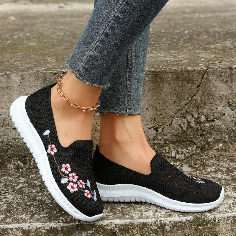 Atmungsaktive Schuhe mit Blumenstickerei