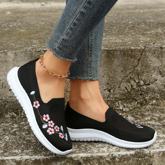 Atmungsaktive Schuhe mit Blumenstickerei