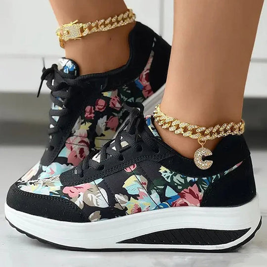 Plateausneaker mit Blumenmuster
