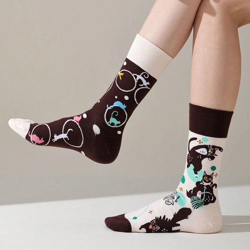 Asymmetrische Socken mit Tierdruck