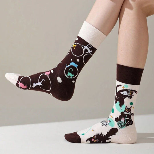 Asymmetrische Socken mit Tierdruck