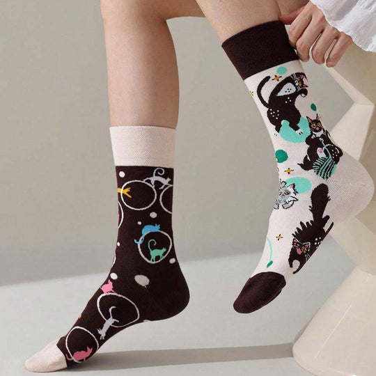 Asymmetrische Socken mit Tierdruck