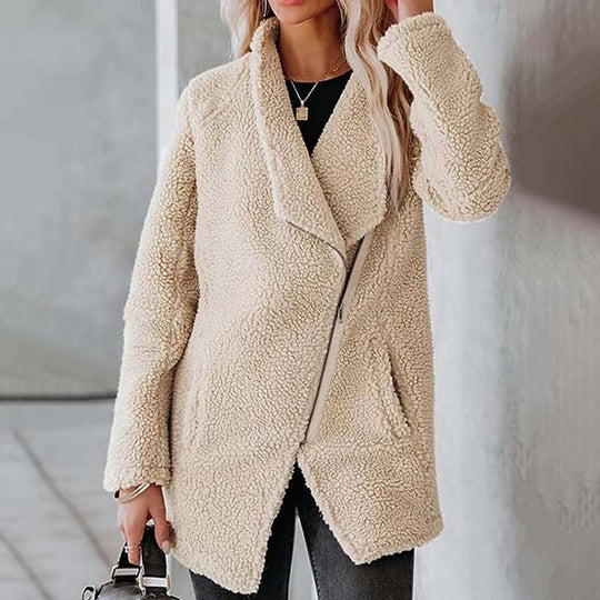 Bequemer warmer Plüschmantel