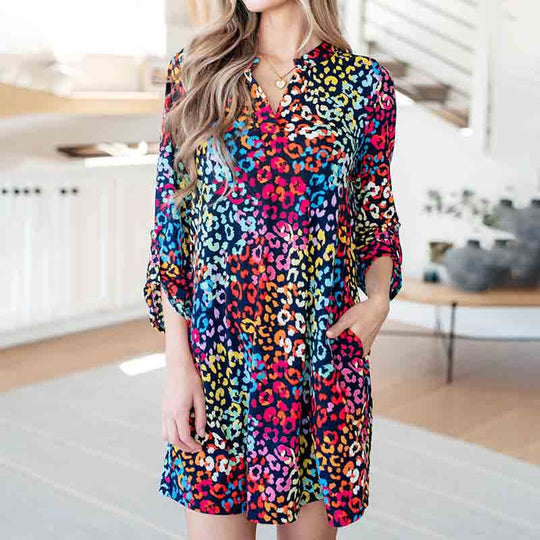 Lässiges buntes Kleid