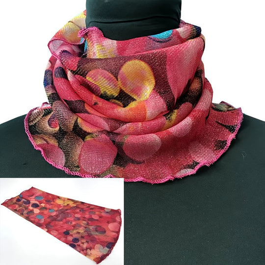 Schal mit bunten Punkten