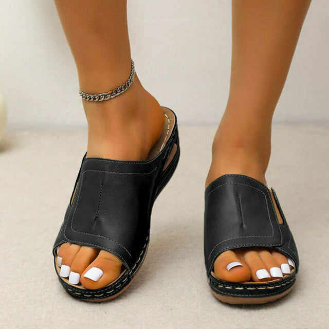 Einfarbige Keil-Pantoffeln