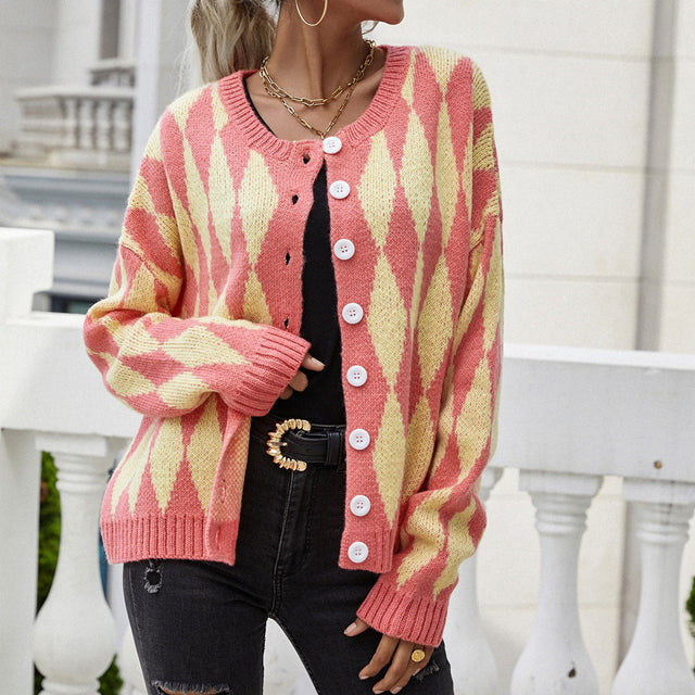 Lässiger Cardigan im geometrischen Strickmuster