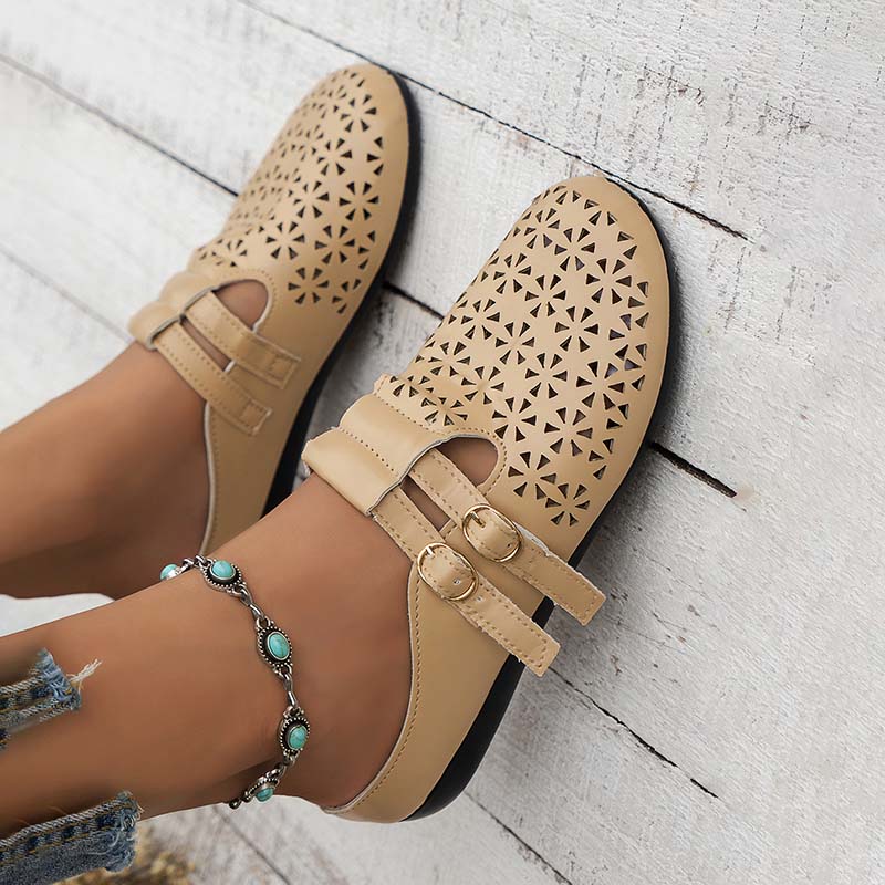 Bequeme flache Schuhe mit durchgehendem Absatz