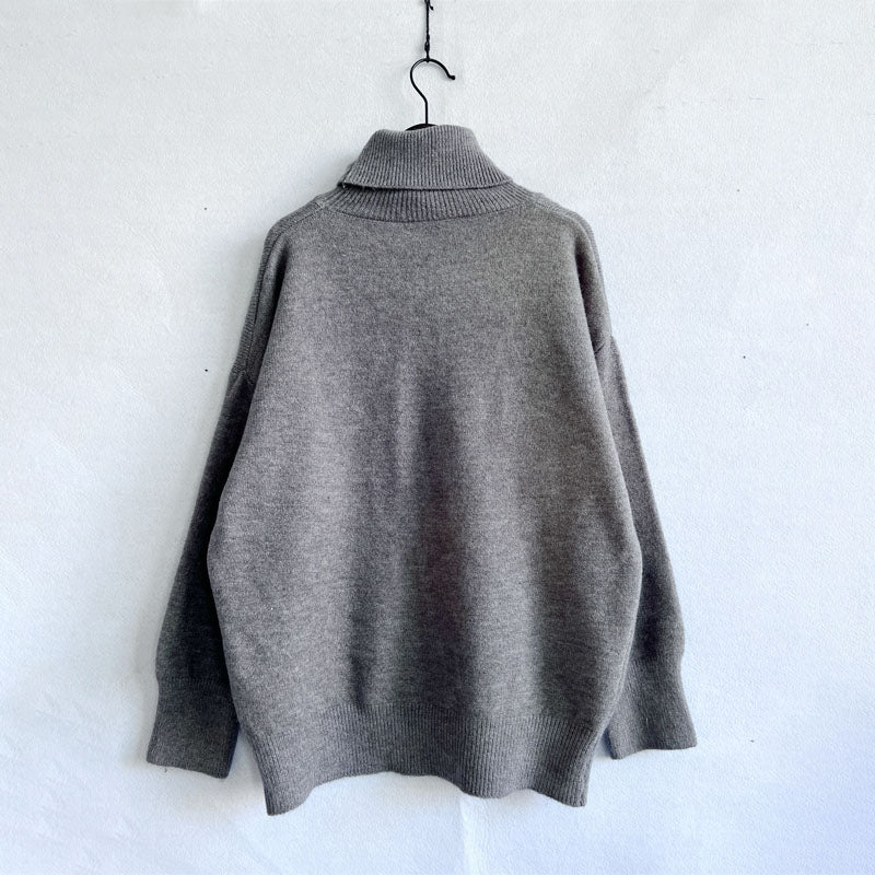 Lässiger Pullover aus einfarbigem Strick