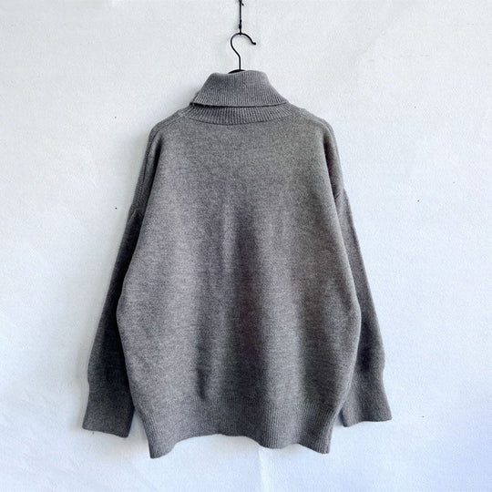 Lässiger Pullover aus einfarbigem Strick