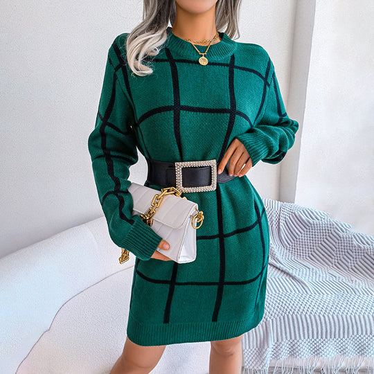 Lässiges gestricktes kariertes Kleid
