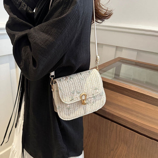 Lässiger Strohkoffer