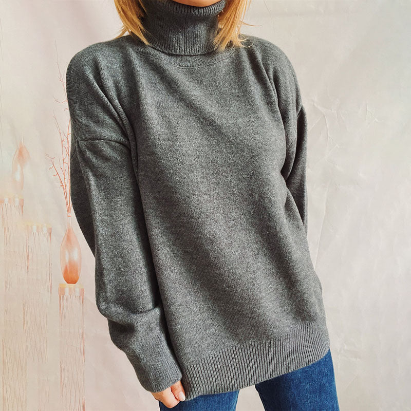 Lässiger Pullover aus einfarbigem Strick