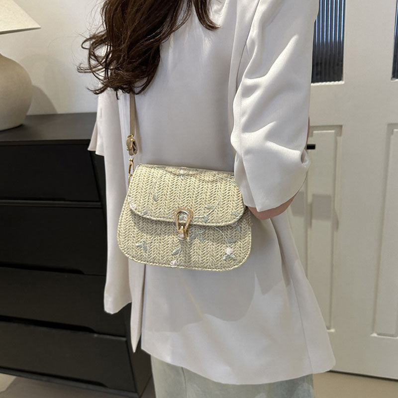 Lässiger Strohkoffer