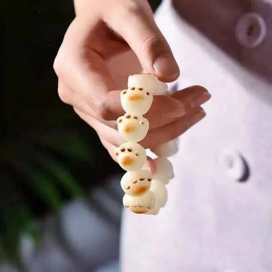 Perlenarmband mit Katzenpfotenmuster