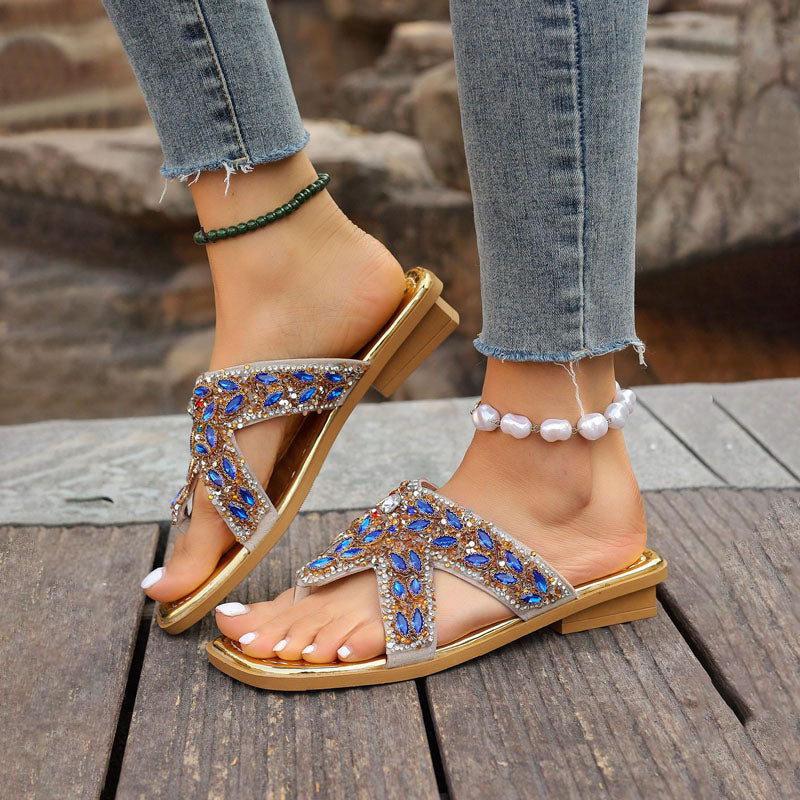 Mit Strass verzierte Hausschuhe