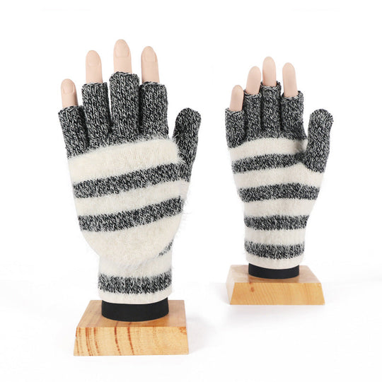 Gestreifte gestrickte Handschuhe