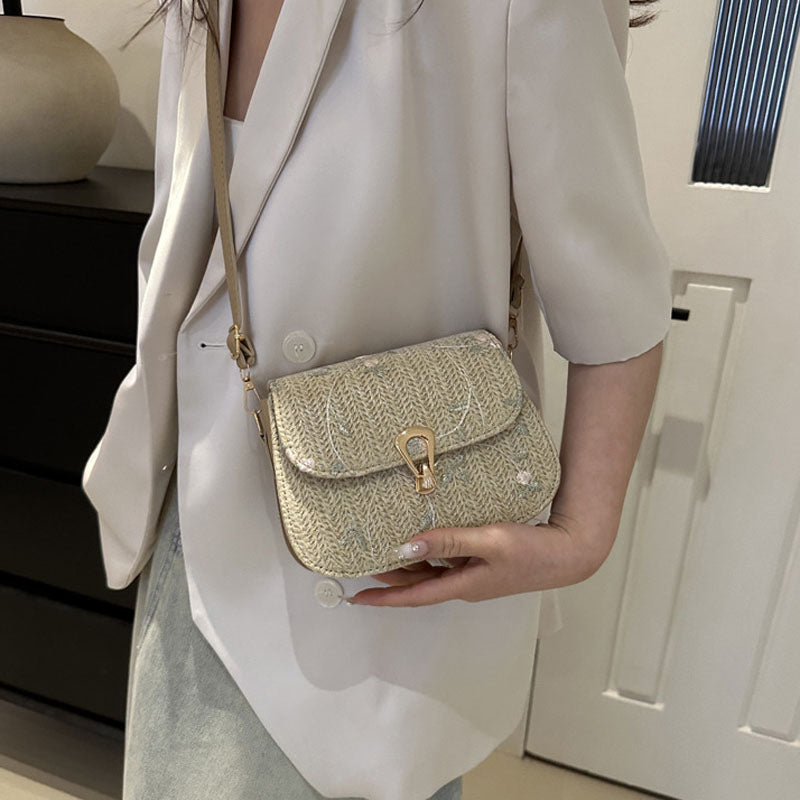 Lässiger Strohkoffer