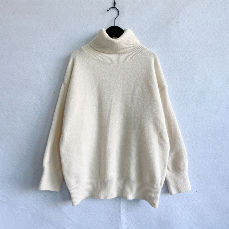 Lässiger Pullover aus einfarbigem Strick