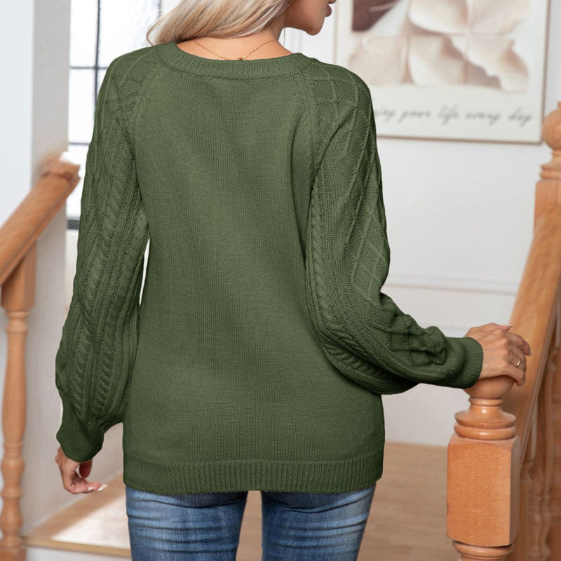 Lässiger gestrickter Pullover mit Zopfmuster