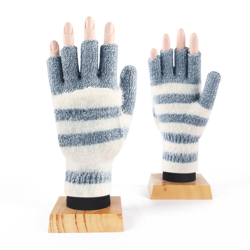 Gestreifte gestrickte Handschuhe