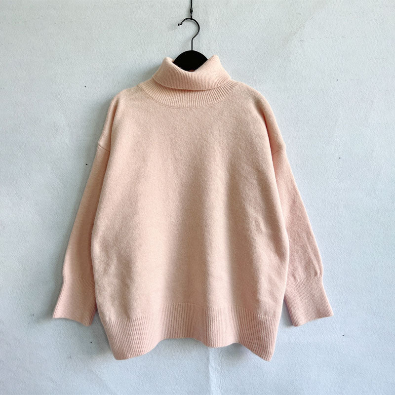 Lässiger Pullover aus einfarbigem Strick