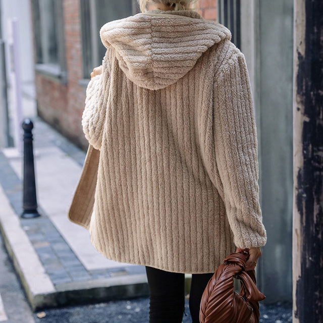 Weites, warmes Kapuzenmantel