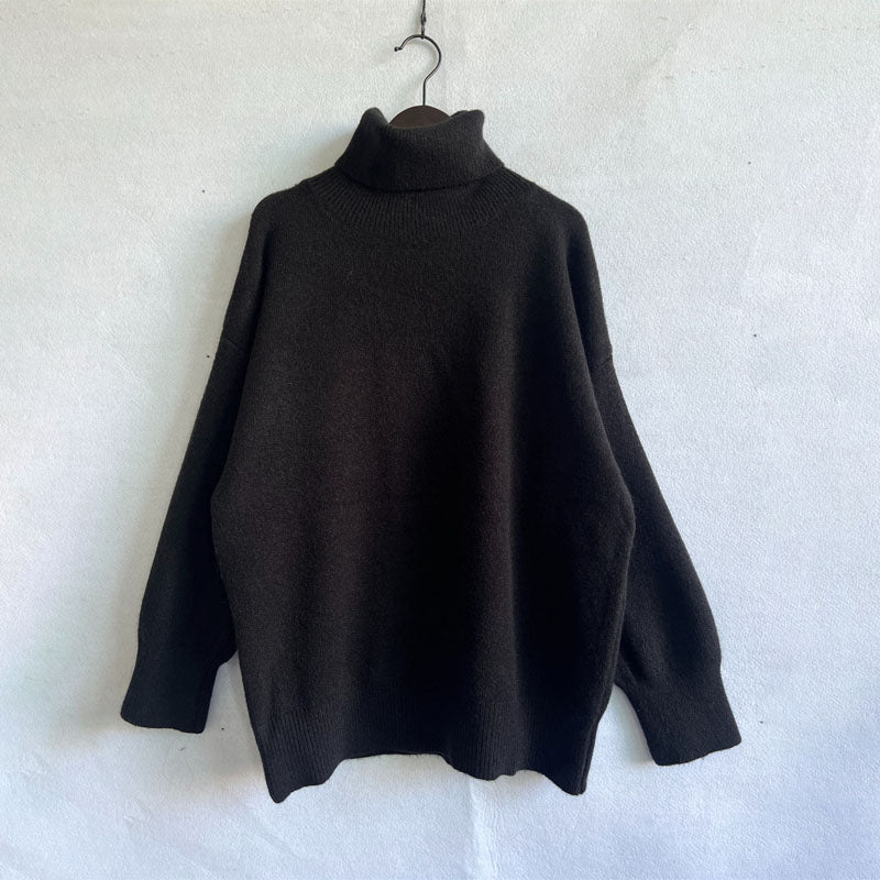 Lässiger Pullover aus einfarbigem Strick