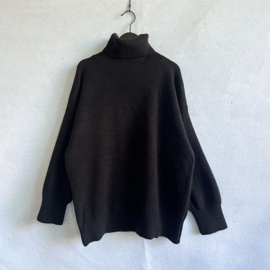Lässiger Pullover aus einfarbigem Strick
