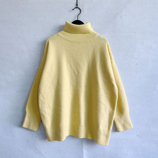 Lässiger Pullover aus einfarbigem Strick